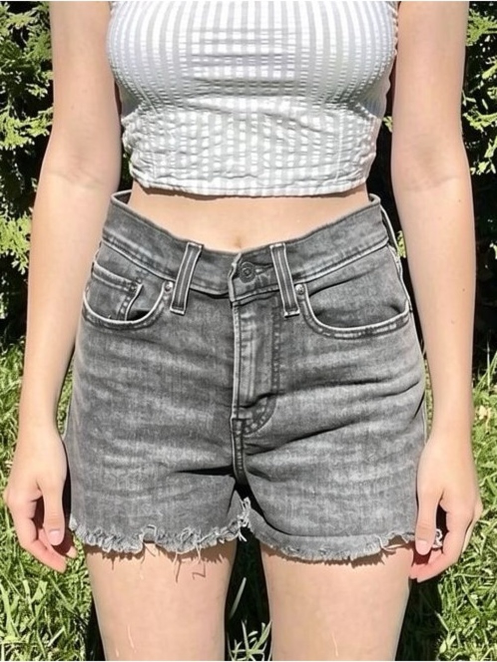 •Levi’s Sz 27 High Rise Black Denim Cut-Offs! EUC!